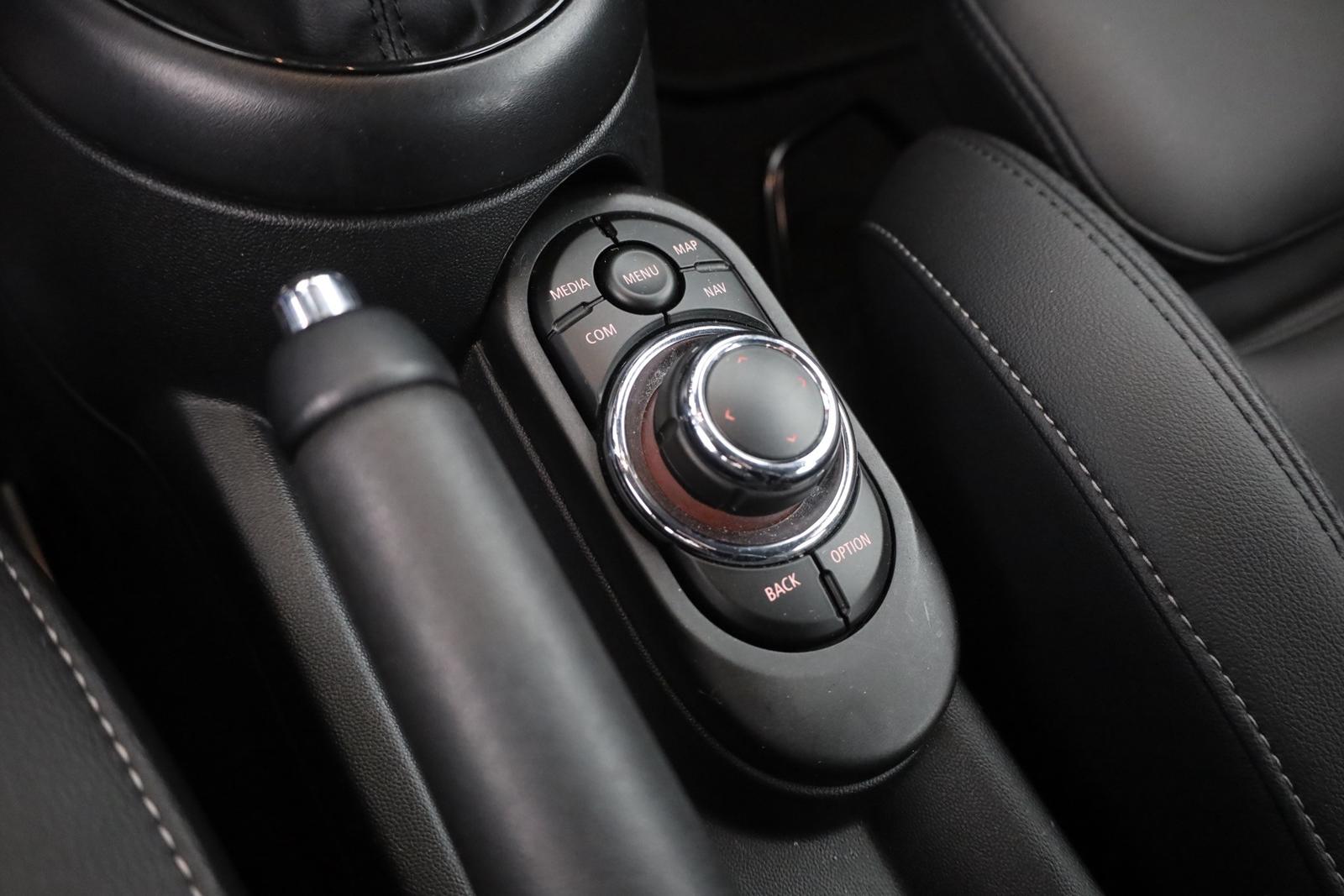 MINI Cooper 1.5 Classic Trim LED Navi Kamera Leder