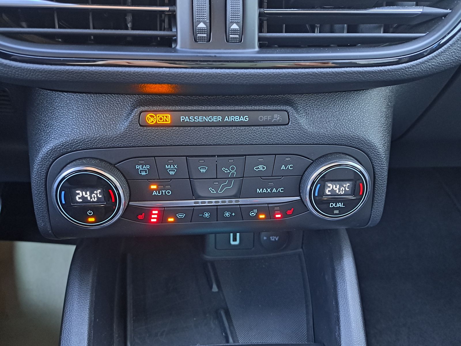 Fahrzeugabbildung Ford Focus ST-Line LED NAVI KAMERA PARK-ASSISTENT