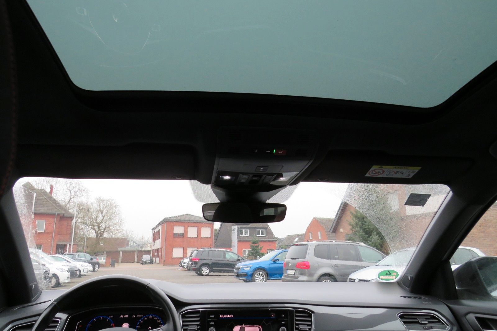 Fahrzeugabbildung Volkswagen T-Roc Sport R-LINE PANO 18`LED NAVI APP 1.HD