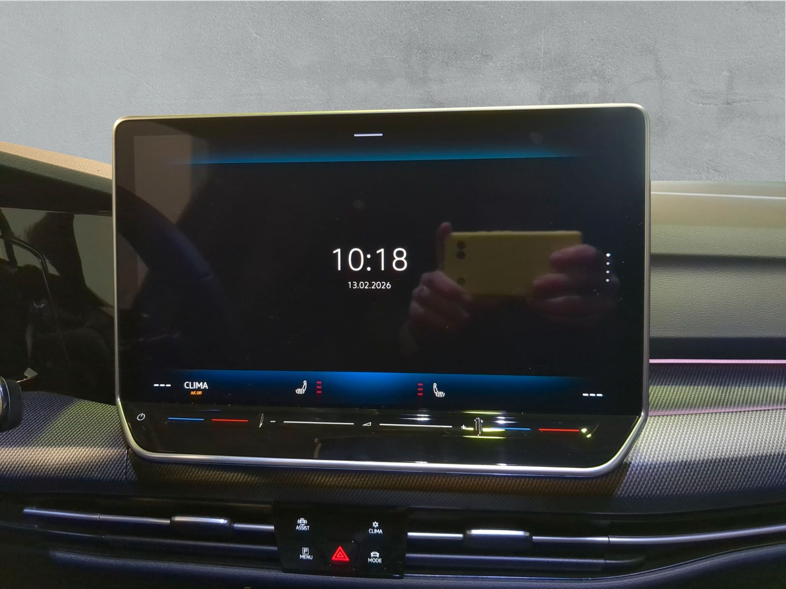 Fahrzeugabbildung Volkswagen Golf R-Line 1,5 eTSI 110kW 7-Gang DSG AHK