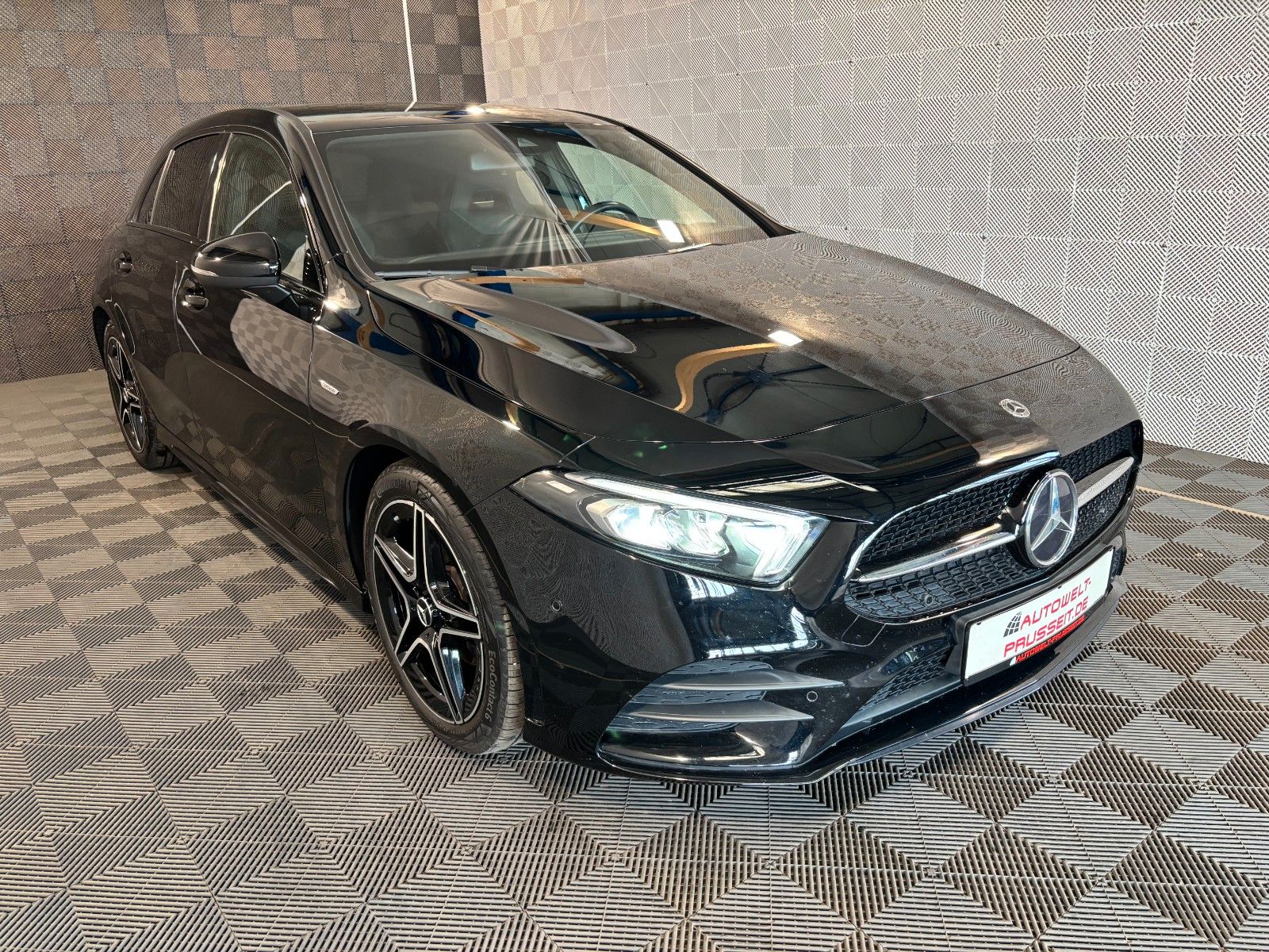 Gebrauchtwagen Mercedes-Benz A 180 A 180*EDITION 2020*AMG*NIGHT-TEMPO-LED-NAVI-18" in Künzell