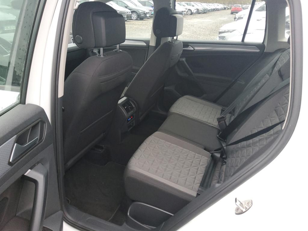 Fahrzeugabbildung Volkswagen Tiguan TSI Life LED Navi ACC PDC SH