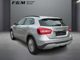 Mercedes-Benz GLA 200 Sport Utility Vehicle Style Park-Assist - silberne Mercedes-Benz GLA 200