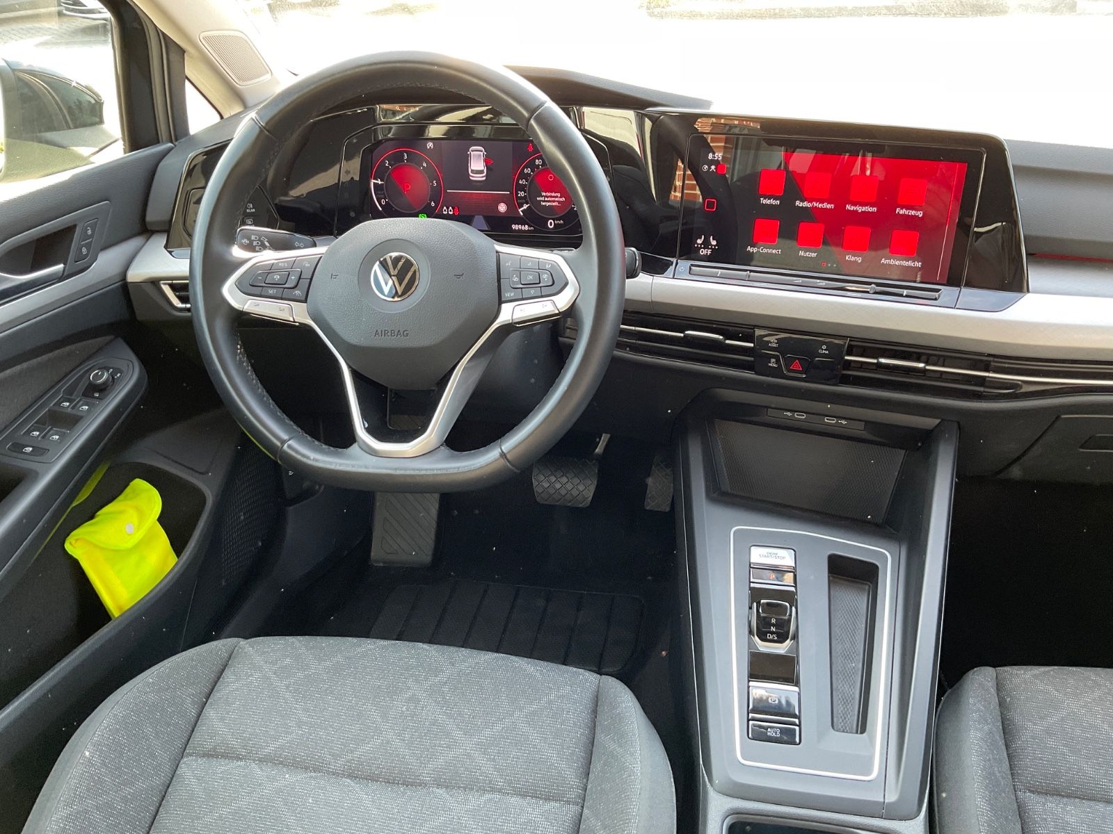 Fahrzeugabbildung Volkswagen Golf 2.0 TDI DSG Life,ACC,CarPlay,LED,Navi