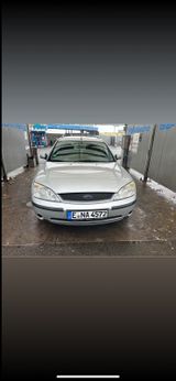 Ford Mondeo - Ford Mondeo aus 2001: Kombi
