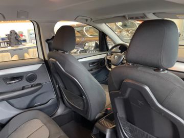 BMW 218d Active Tourer *NAVI*1.HAND*19%*PDC*SHZ*