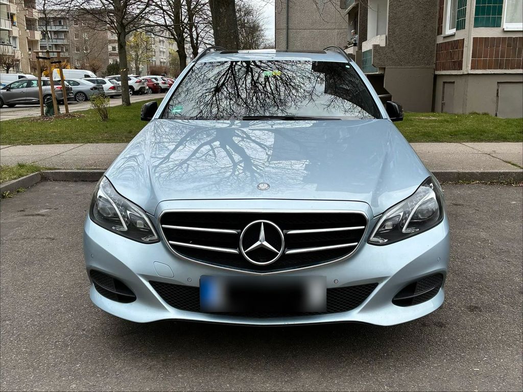 Image of Mercedes-Benz E 220