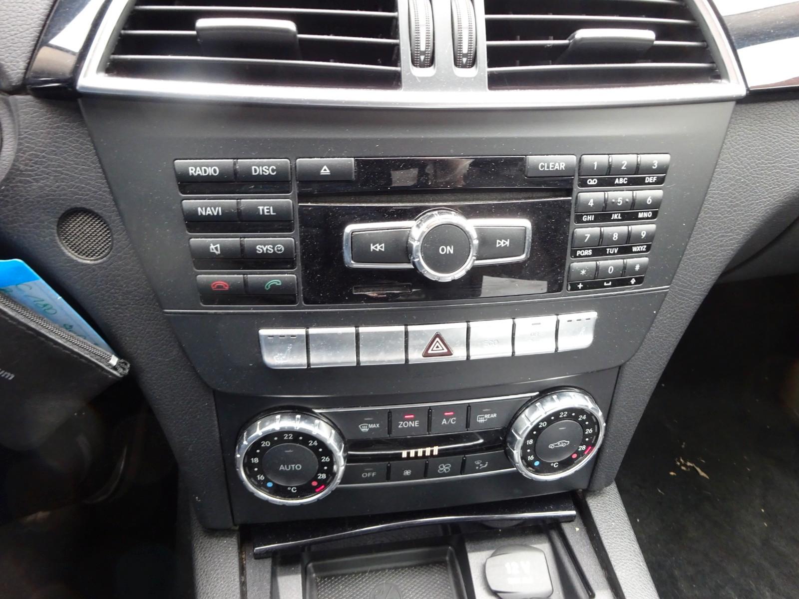 Mercedes-Benz C180 2011 — photo 10