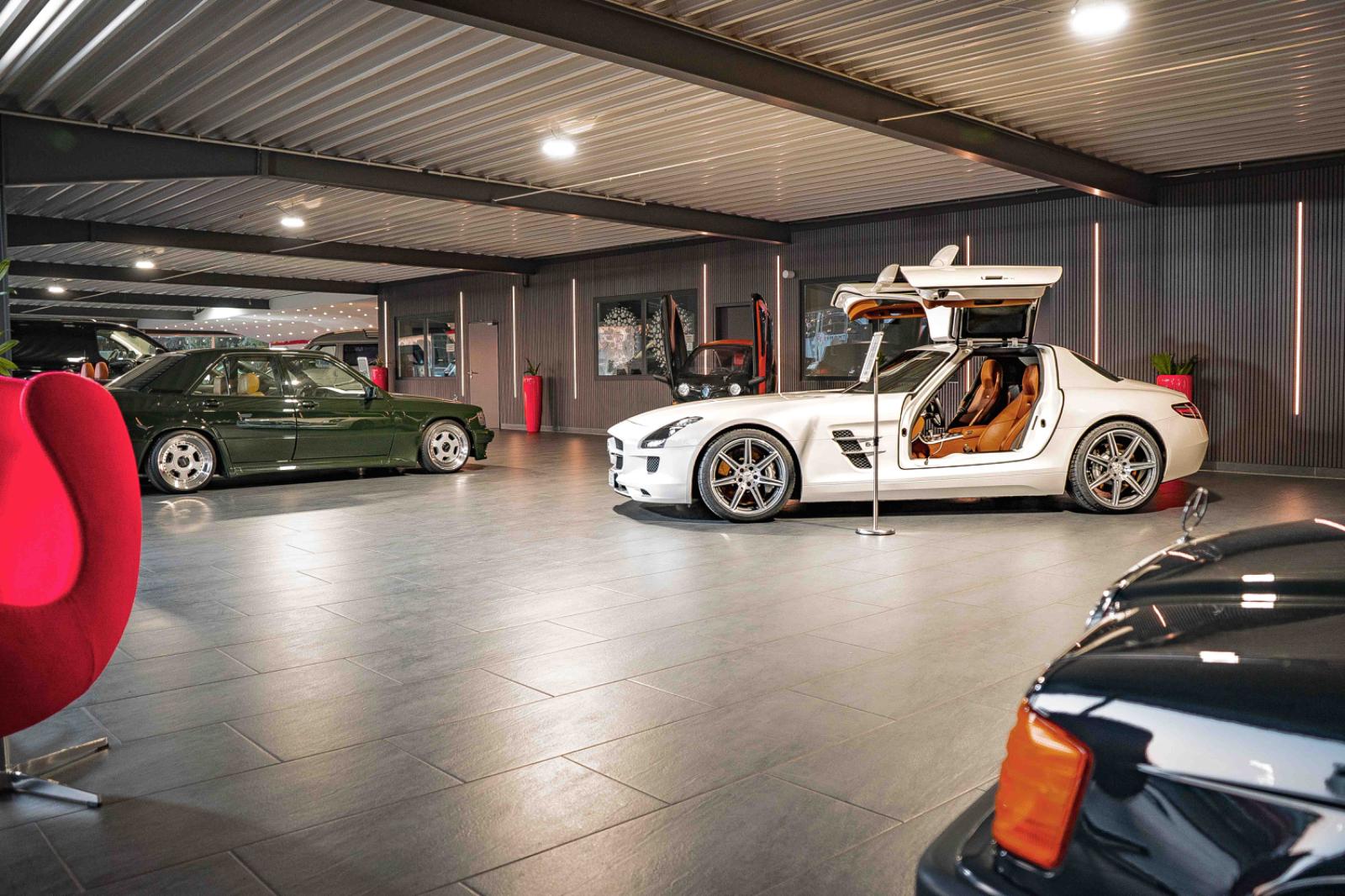 showroom-image-top