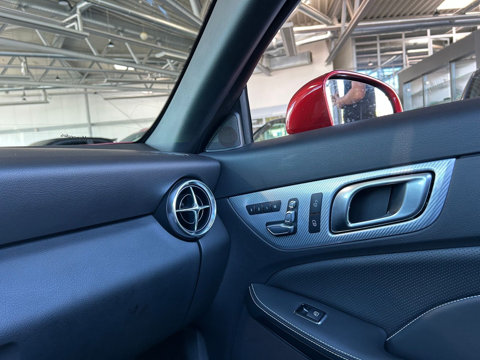 Fahrzeugabbildung Mercedes-Benz SLC 300 Roadster AMG Line KLIMA LED NAVI