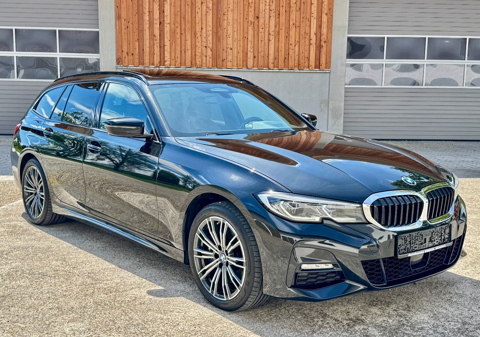 BMW 330e xDrive Touring M Sport Pano AHK HeadUp VOLL imagem 3