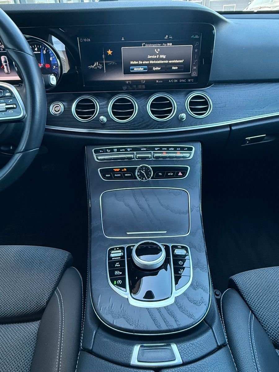Fahrzeugabbildung Mercedes-Benz T-Modell E 200,Navi,Sitzh.