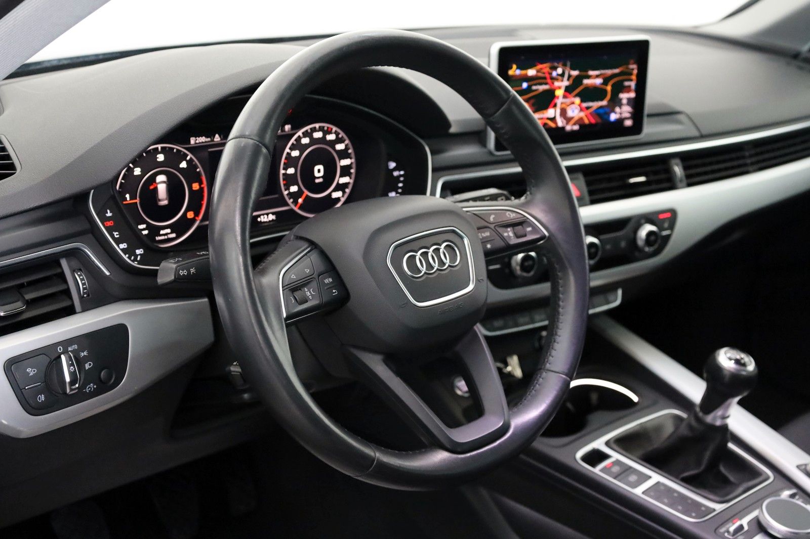 Fahrzeugabbildung Audi A4 Avant Navi,Xenon,SH,PDC