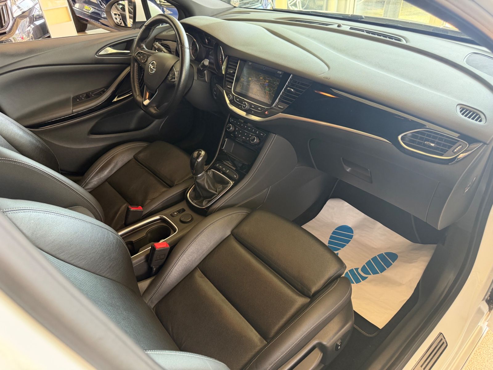 Fahrzeugabbildung Opel Astra K Lim. 5-trg. Ultimate*OPC* 1.Hand
