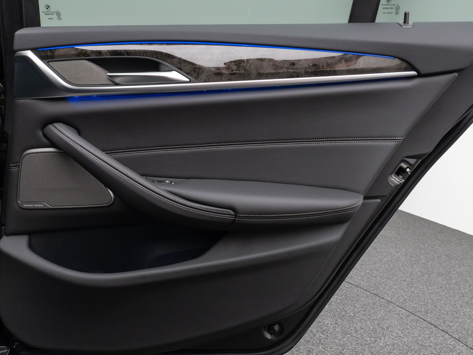 Fahrzeugabbildung BMW 540i xD M Sport Glasdach Laser Kamera HUD SoftCL