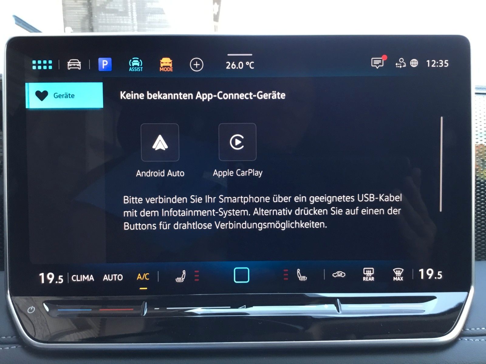 Fahrzeugabbildung Volkswagen Tiguan 1.5 eTSI DSG Life+AHK+360°+18"+LED+AppCon