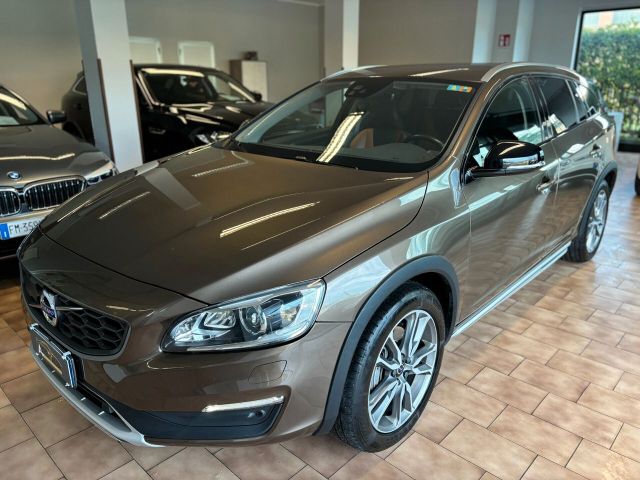 Volvo V60 Cross Country 2.4 D4 Business Plus AWD