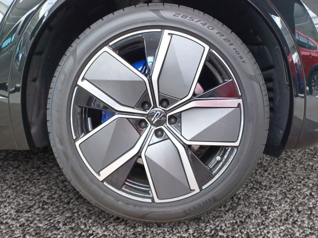 Fahrzeugabbildung Volkswagen Touareg R 3.0 V6 e-Hybrid 0,5% Steuervorteil