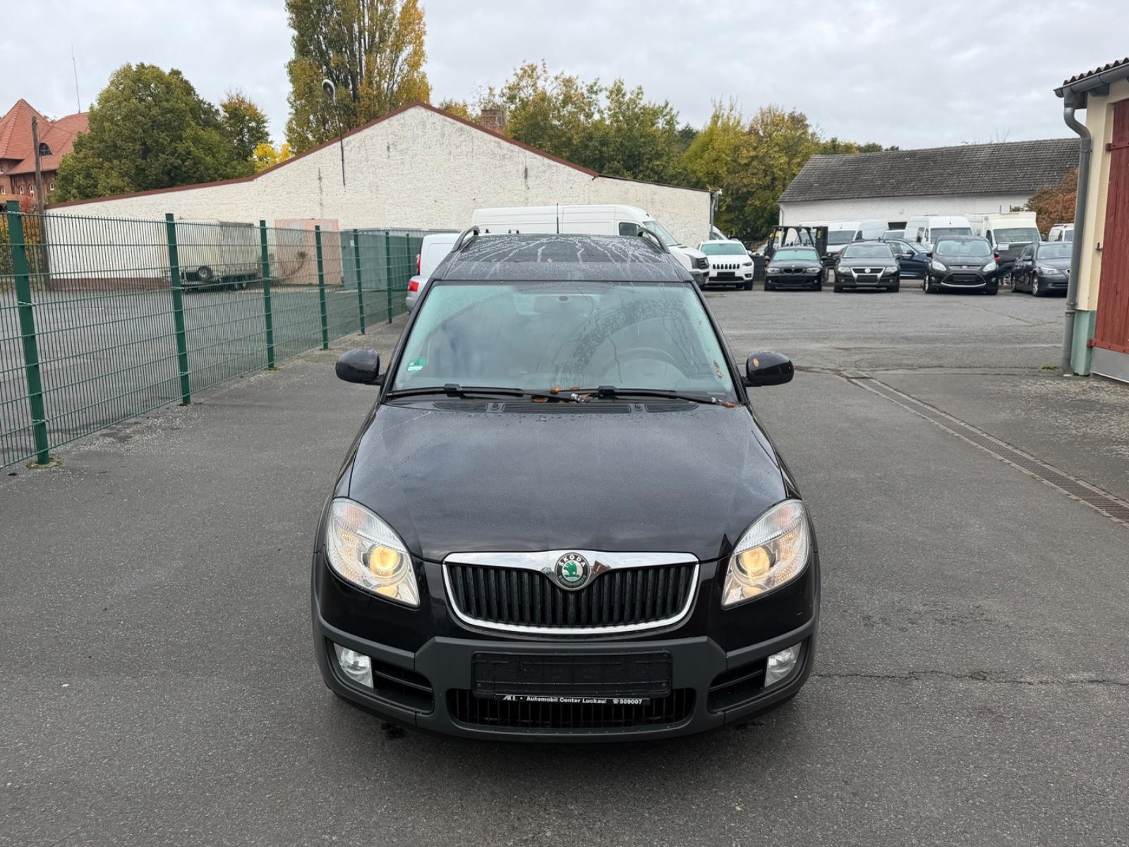 Skoda Roomster 2010 — вигляд ззаду
