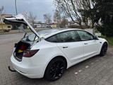 Tesla Model 3 Allradantrieb mit Dualmotor Long Ran...