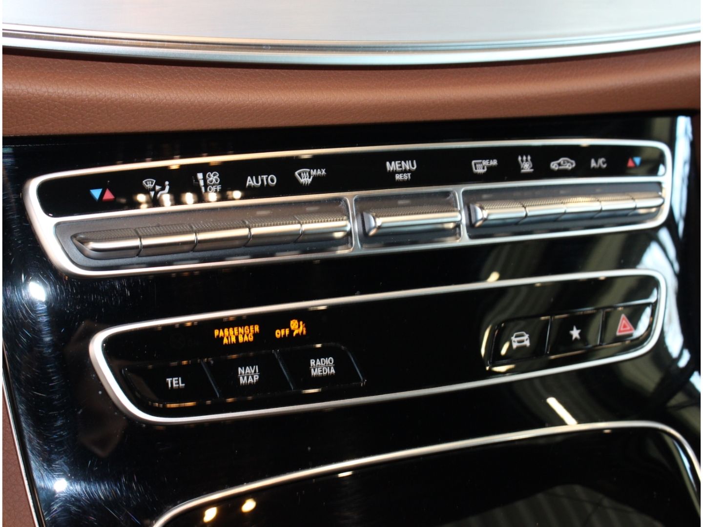 Fahrzeugabbildung Mercedes-Benz E 400 d 4Matic AMG Line 4Matic Facelift 1.Hand