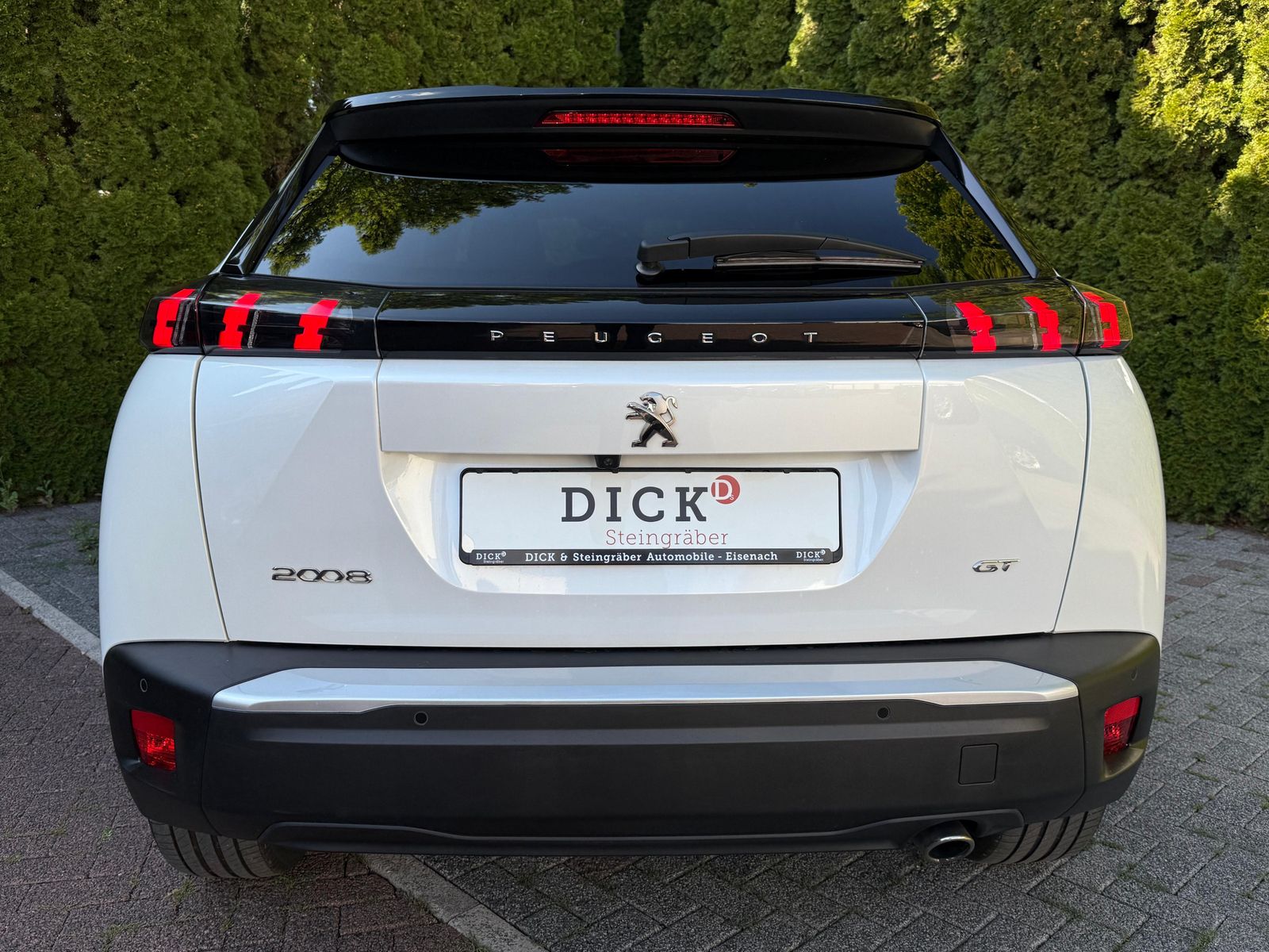 Fahrzeugabbildung Peugeot 2008 GT 1.5 Blue-HDI LED+NAV+KAM+PANO+AMBI+SHZ+