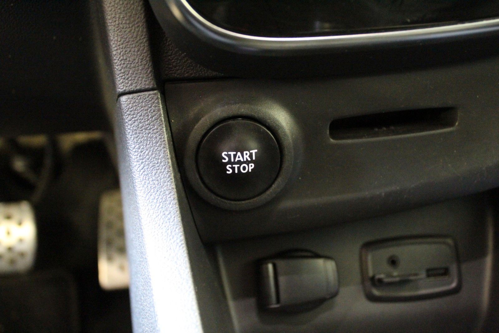 Fahrzeugabbildung Renault Clio TCe 90 IBose Edition *Navi*Klima*PDC*