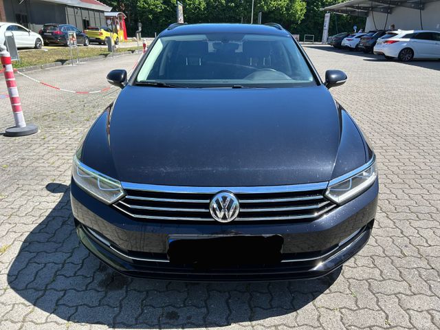 VW Passat 2.0 | Massage |Lenk. Heizung | Navi