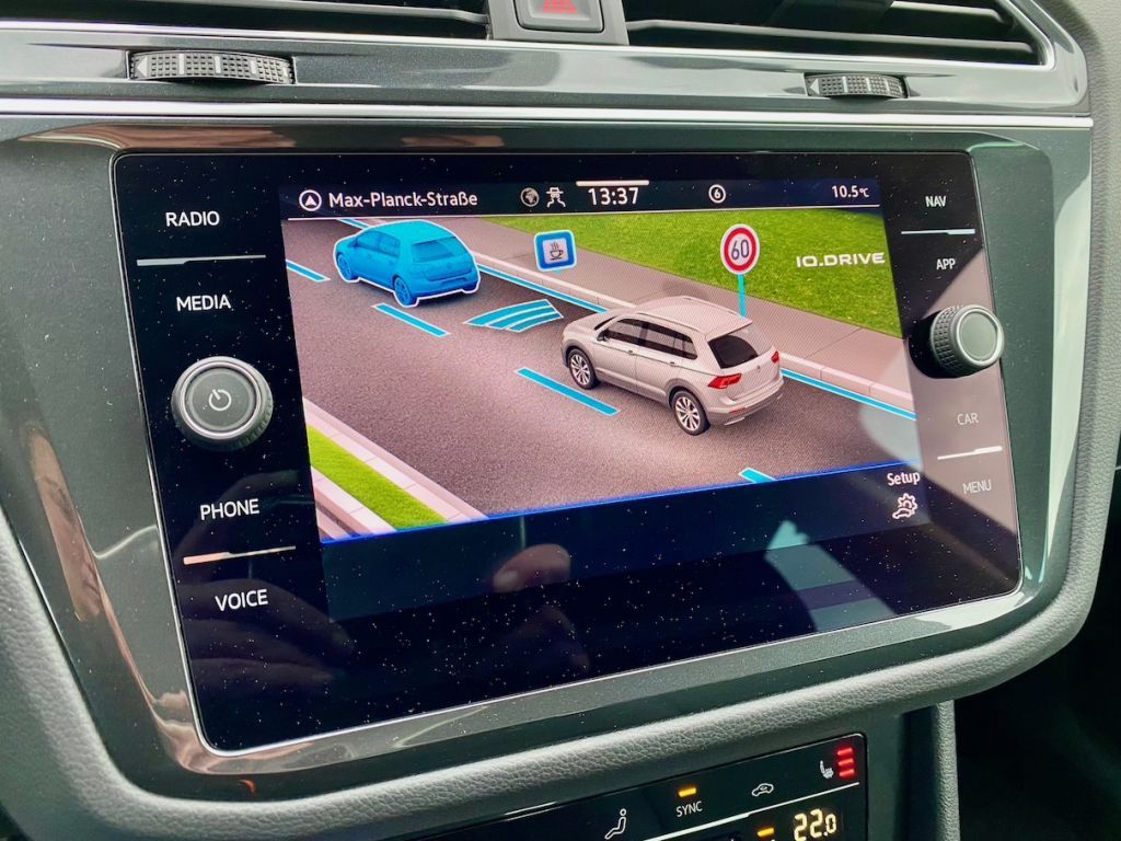 Fahrzeugabbildung Volkswagen Tiguan 1.5 TSI Life AAC NAVI SHZ PDC MASSAGE