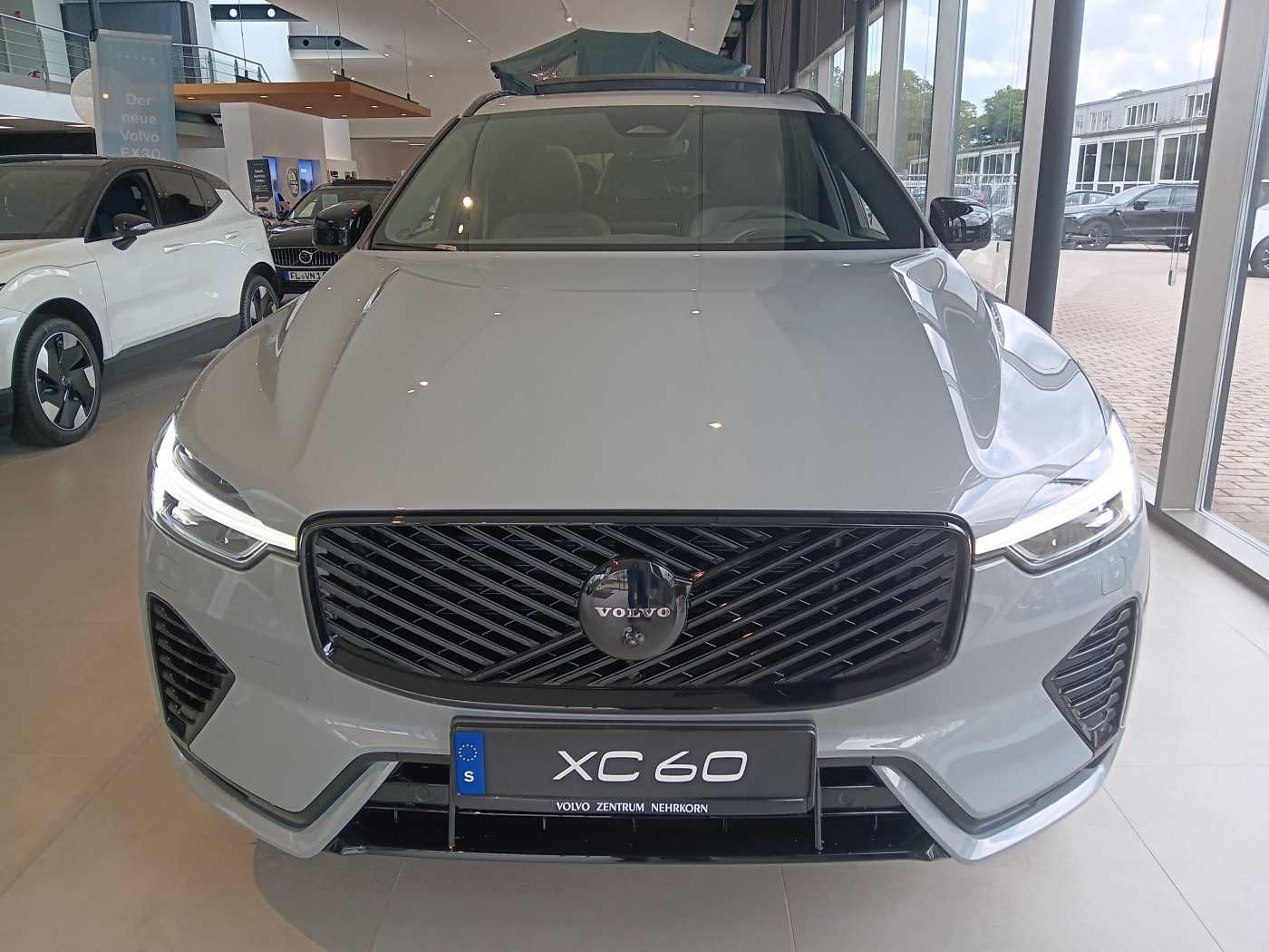 Fahrzeugabbildung Volvo XC60 T6 AWD Plus Black Edit. 'HEAD-UP-DISPLAY'