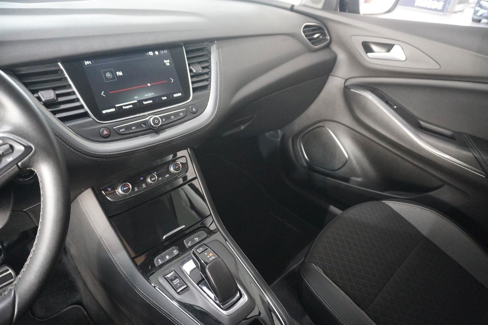 Fahrzeugabbildung Opel Grandland (X) 1.6 PHEV ULTIMATE NAVI/LED/360°/SH