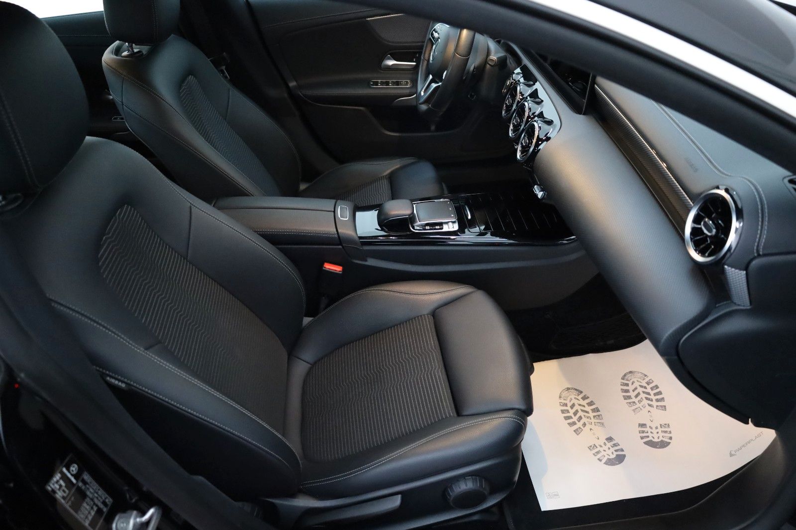 Fahrzeugabbildung Mercedes-Benz CLA 200 SB Progressive T.Leder,Navi,LED,SH,SR+WR