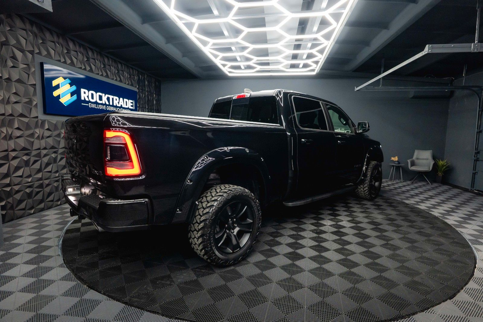 Fahrzeugabbildung Dodge RAM 5.7 V8 HEMI 4x4 BLACK EDITION Longbed 19%