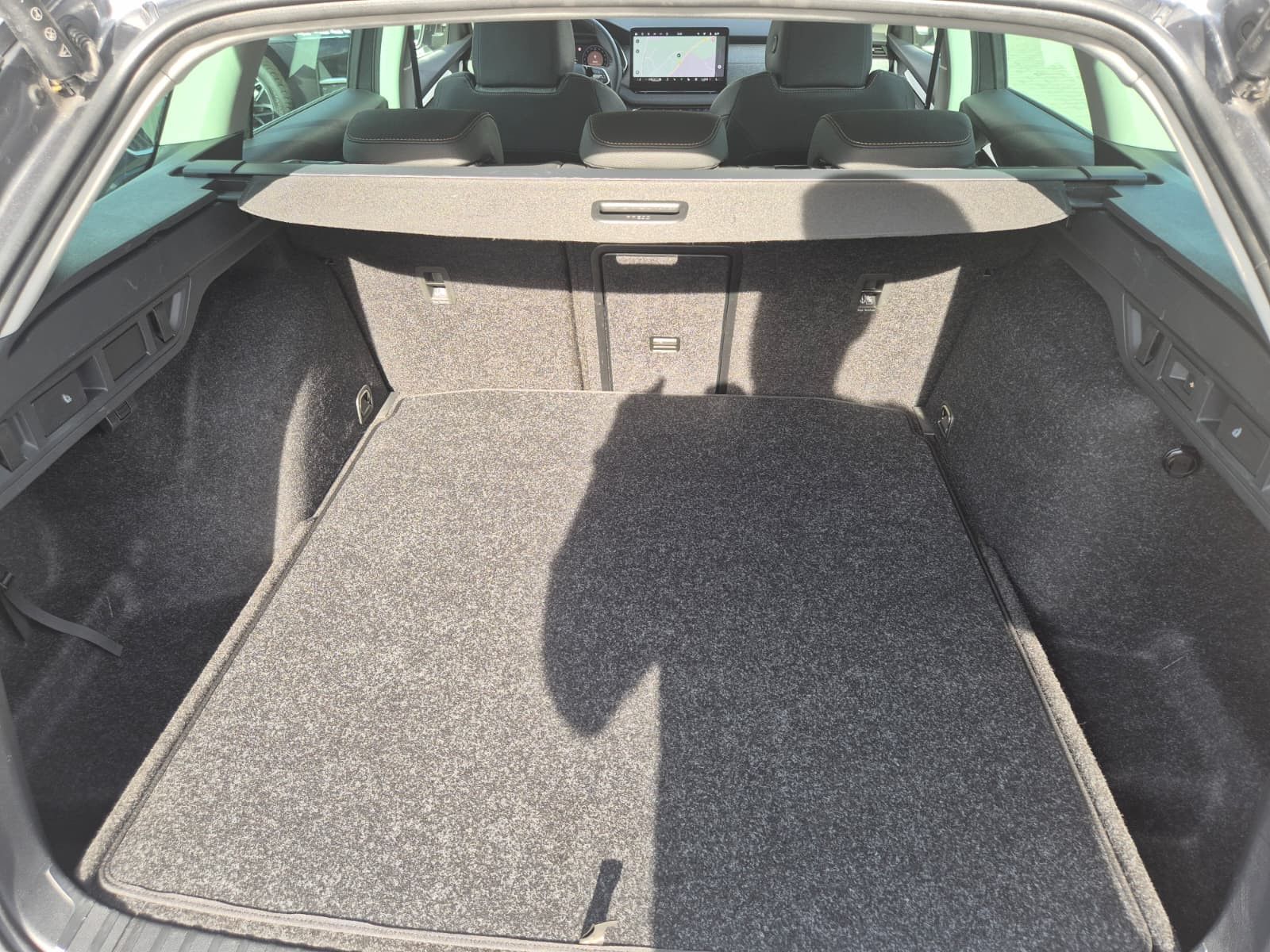Fahrzeugabbildung SKODA Octavia 1.5 eTSI DSG Selection LED*AHK*5J-Gar.