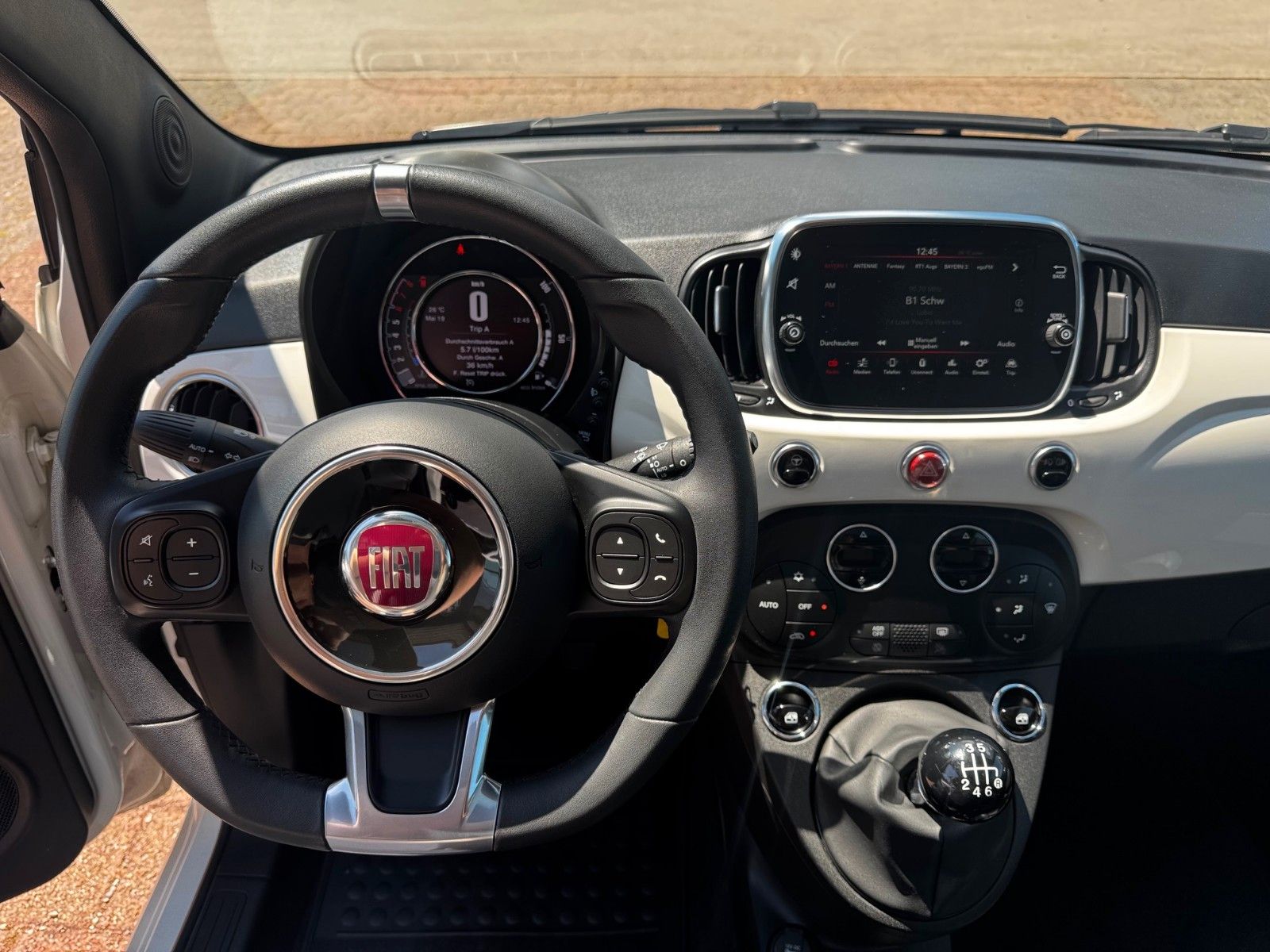 Fahrzeugabbildung Fiat 500 1.0 Launch Edition Glasdach Carplay Klima