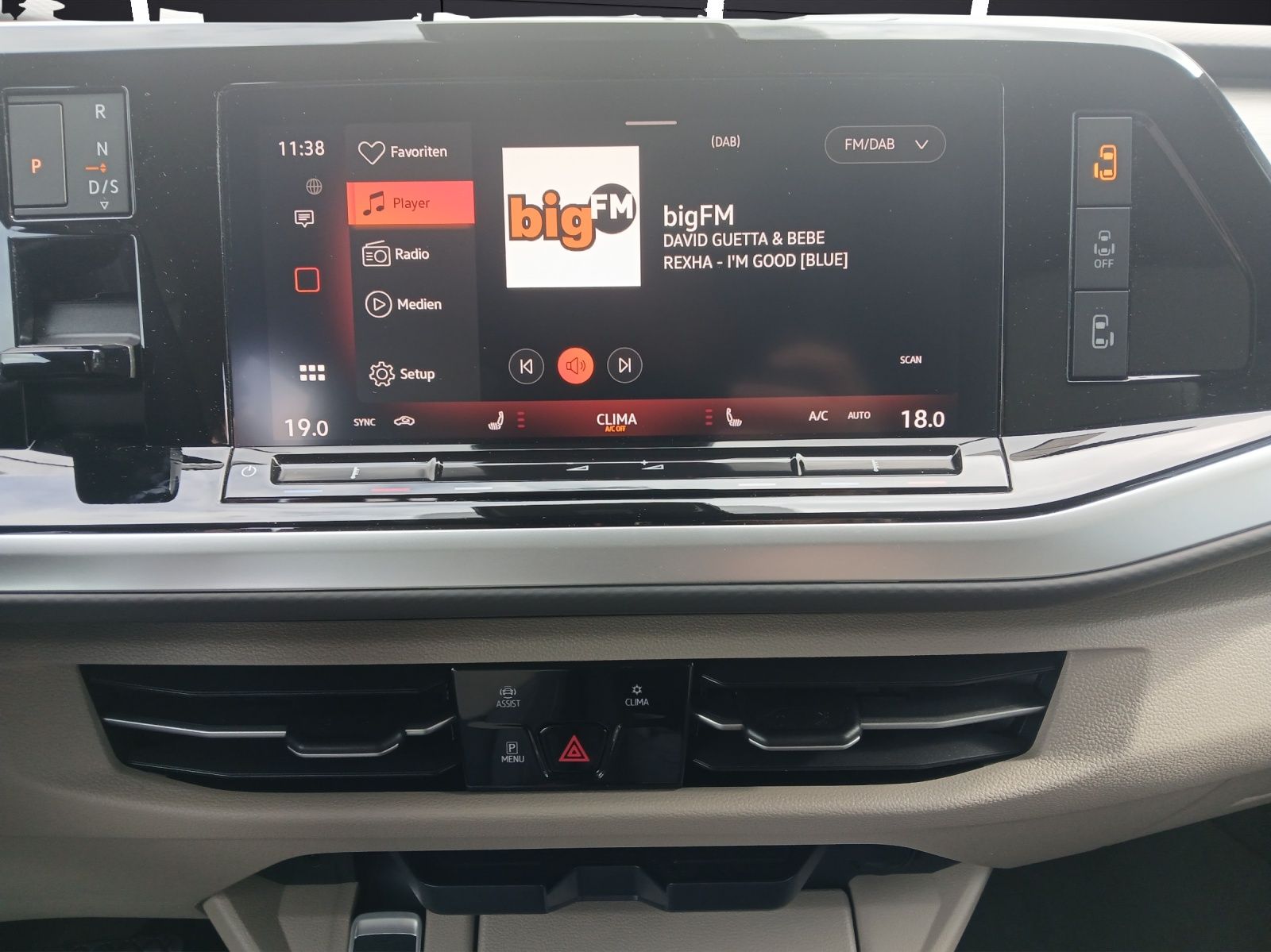 Fahrzeugabbildung Volkswagen T7 Multivan TSI Edition 7- DSG AHK NAVI IQ.LIGHT