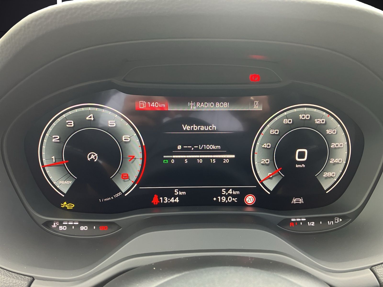 Fahrzeugabbildung Audi Q2 35 TFSI advanced Matrix, virtual cockpit plus
