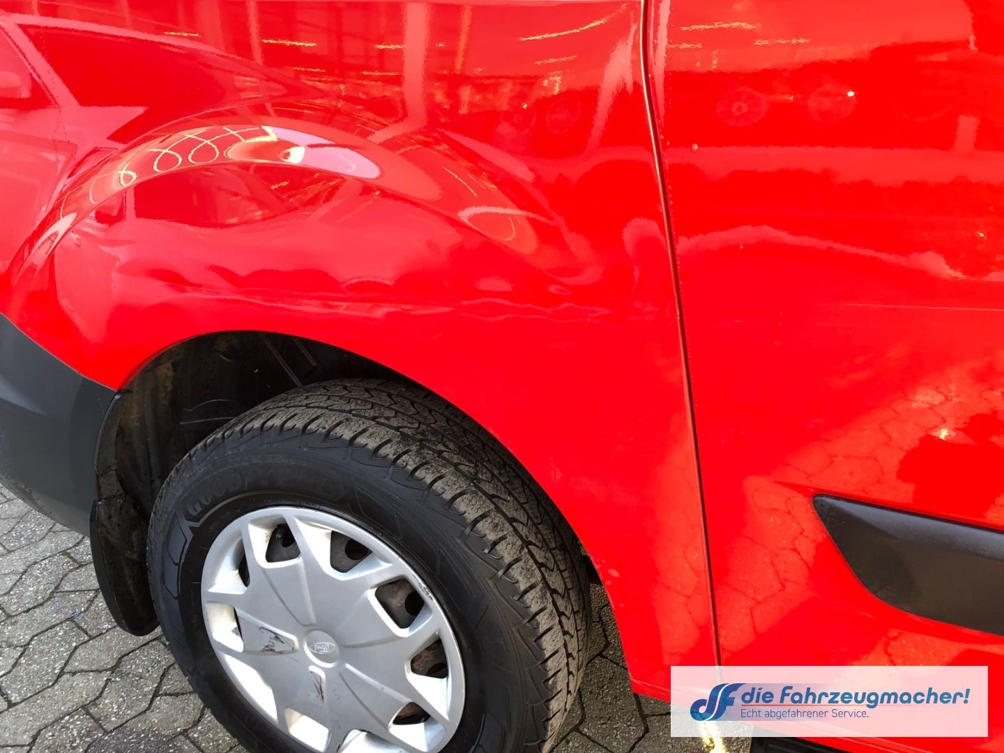 Fahrzeugabbildung Ford Transit Custom Kombi 310 L1 Trend 2.0 TDCi *2325