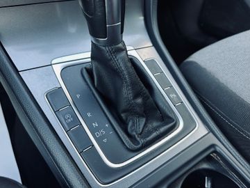 Volkswagen Golf - 10