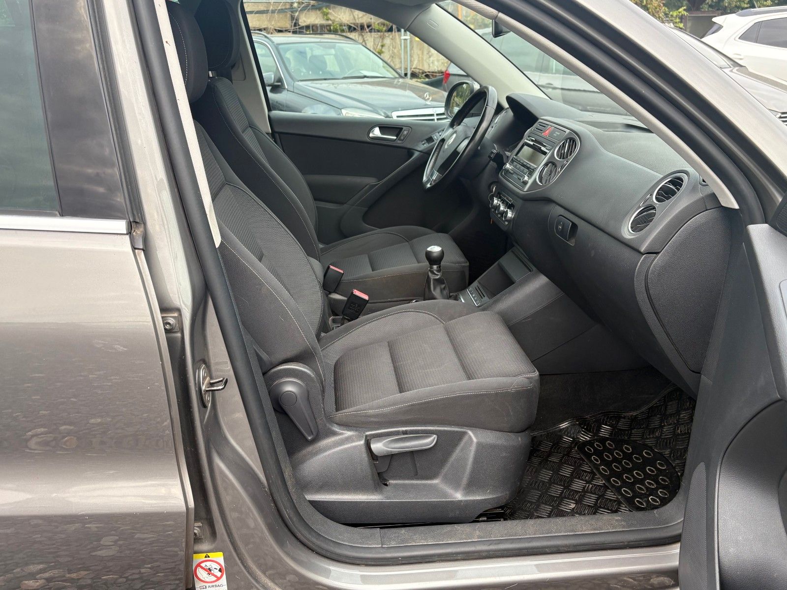 Fahrzeugabbildung Volkswagen Tiguan 1.4 TSI Team BMT Sportsitze 17" LMR AHK