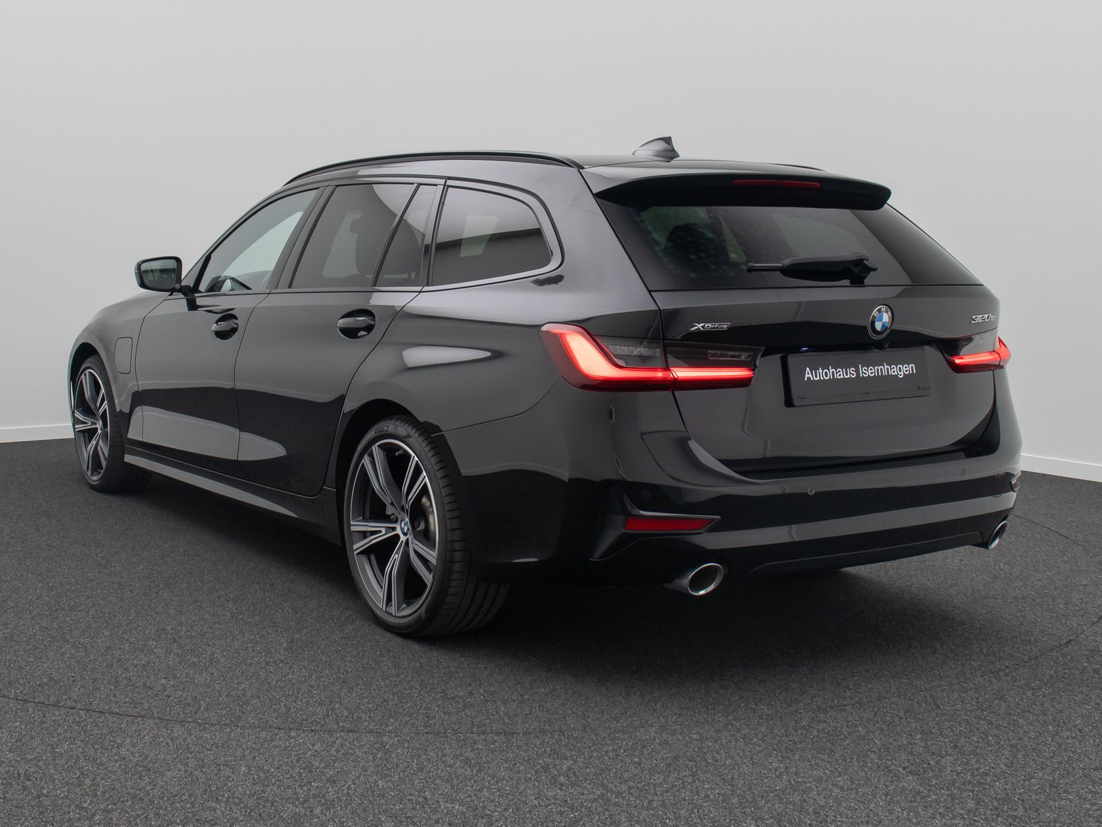 Fahrzeugabbildung BMW 320e xD Sport Line DAB Laser HUD HiFi Panorama