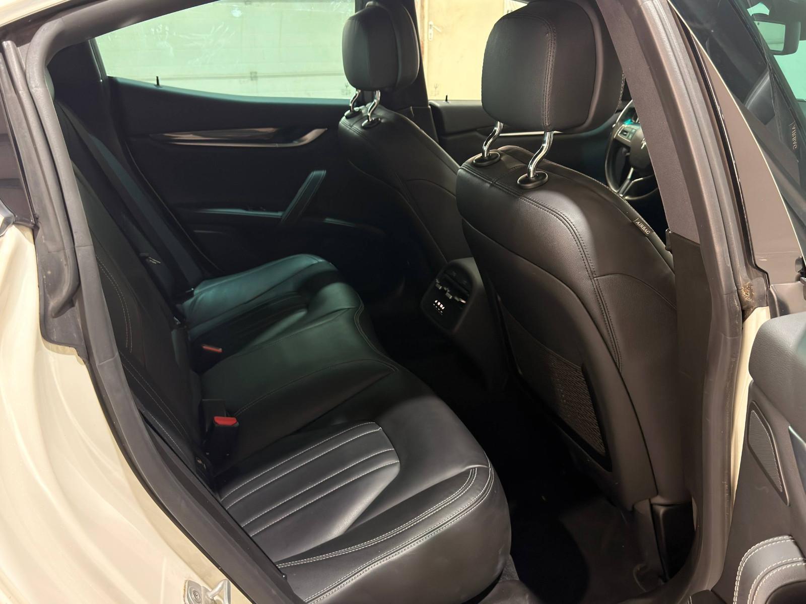 Maserati Ghibli SQ4 3.0 V6 409 ch • BVA • 4x4 • Cuir • Toit Panoramique