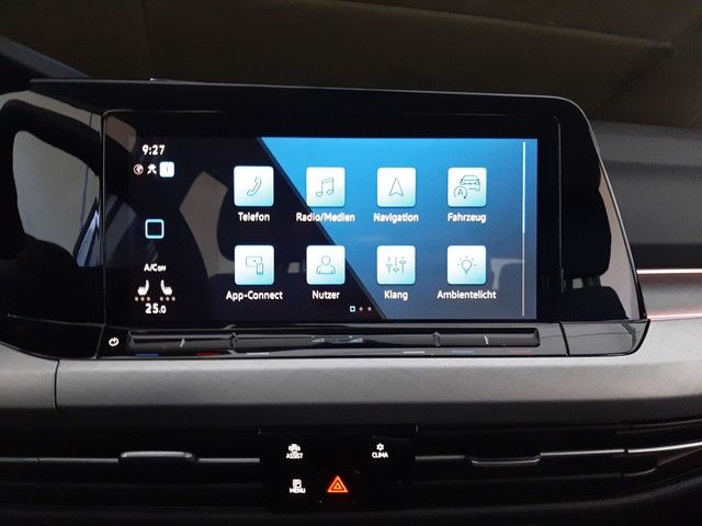 Fahrzeugabbildung Volkswagen Golf VIII Variant Life 2.0TDI AHK Navi ACC LED