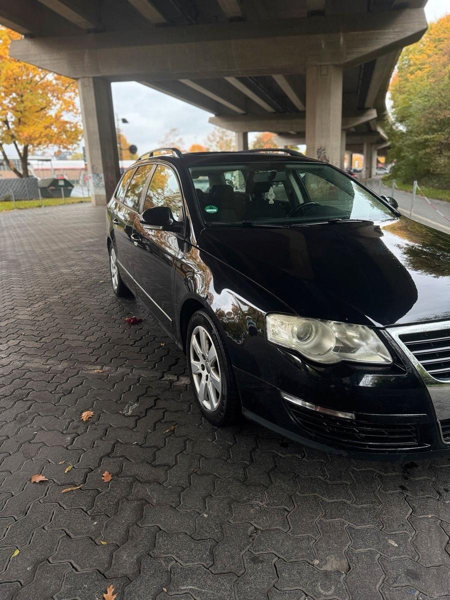 Volkswagen Passat 2008 — rear view