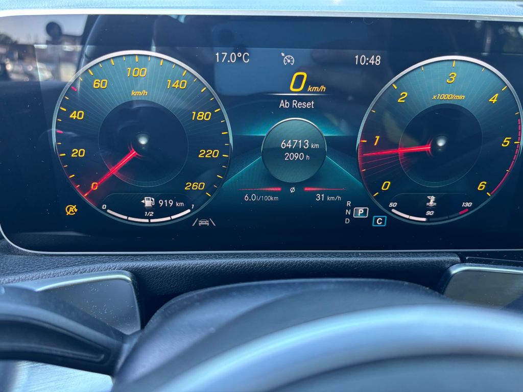 Image of Mercedes-Benz GLB 200