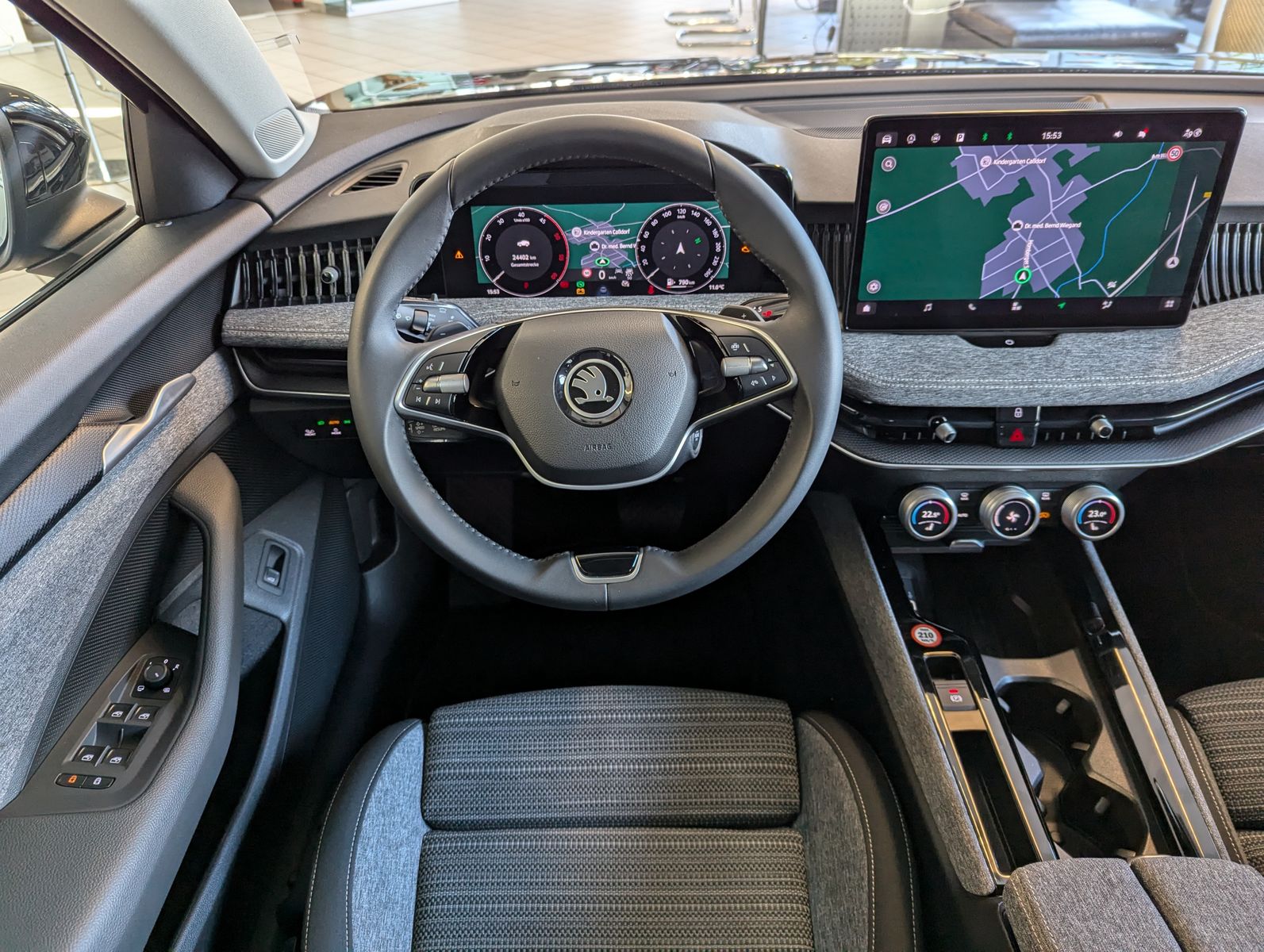 Fahrzeugabbildung SKODA Superb 2.0 TDI 4x4 Selection Matrix AHK 5J Garan