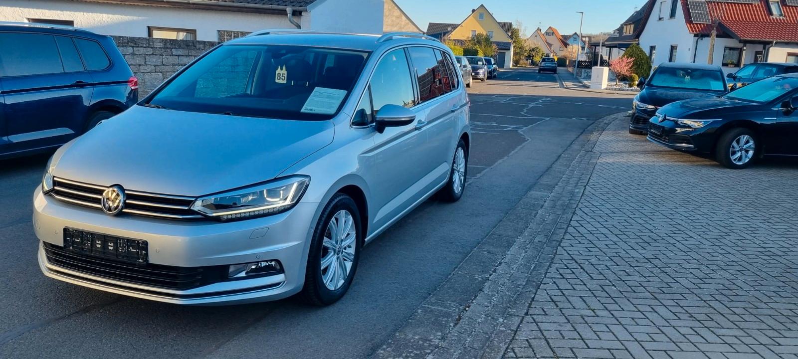 Volkswagen Touran 2.0 TDI Highline 7 Sitze AHK schenkbar