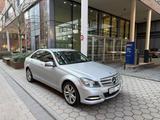 Mercedes-Benz C 180 BlueEFFICIENCY 1,6 AVANTGARDE - Mercedes-Benz C 180 mit Benzin-Antrieb: Limousine, Automatik, 1.6