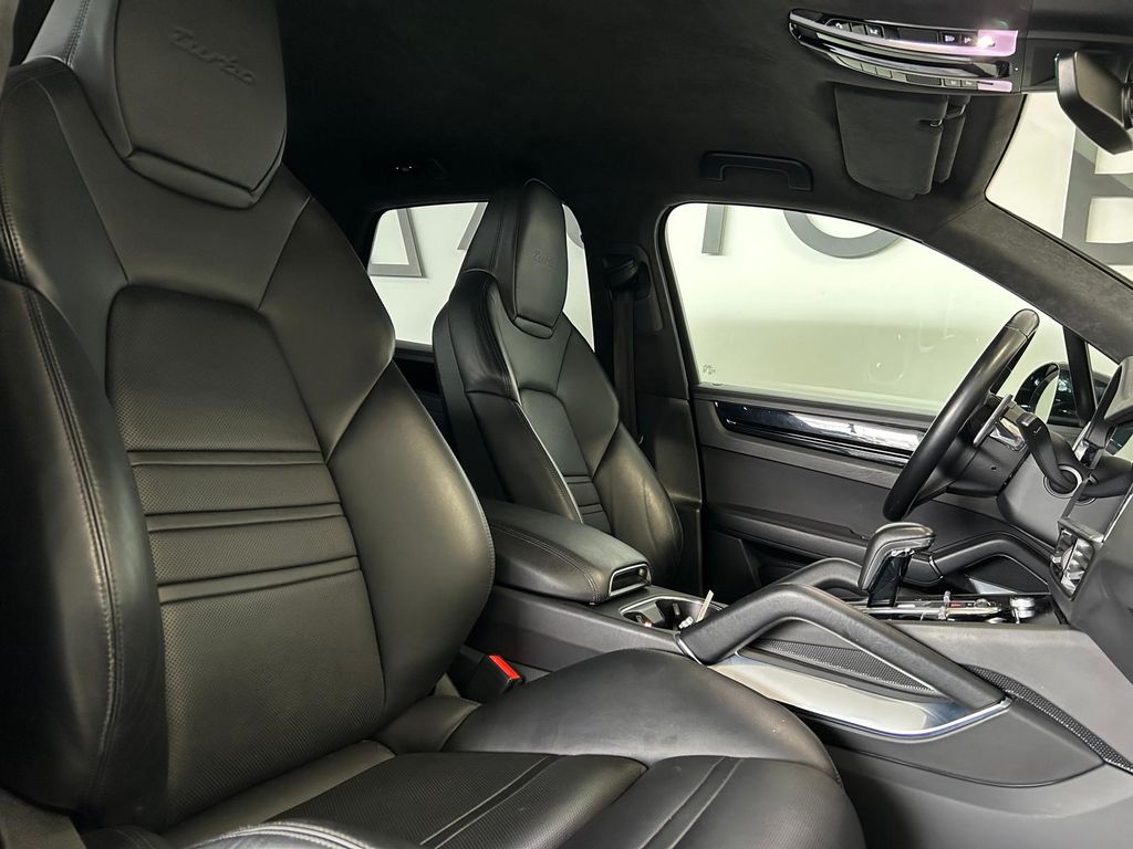 Porsche Cayenne Turbo*LUFT*GTS-SITZE*BOSE*MEMORY*AHK*LED