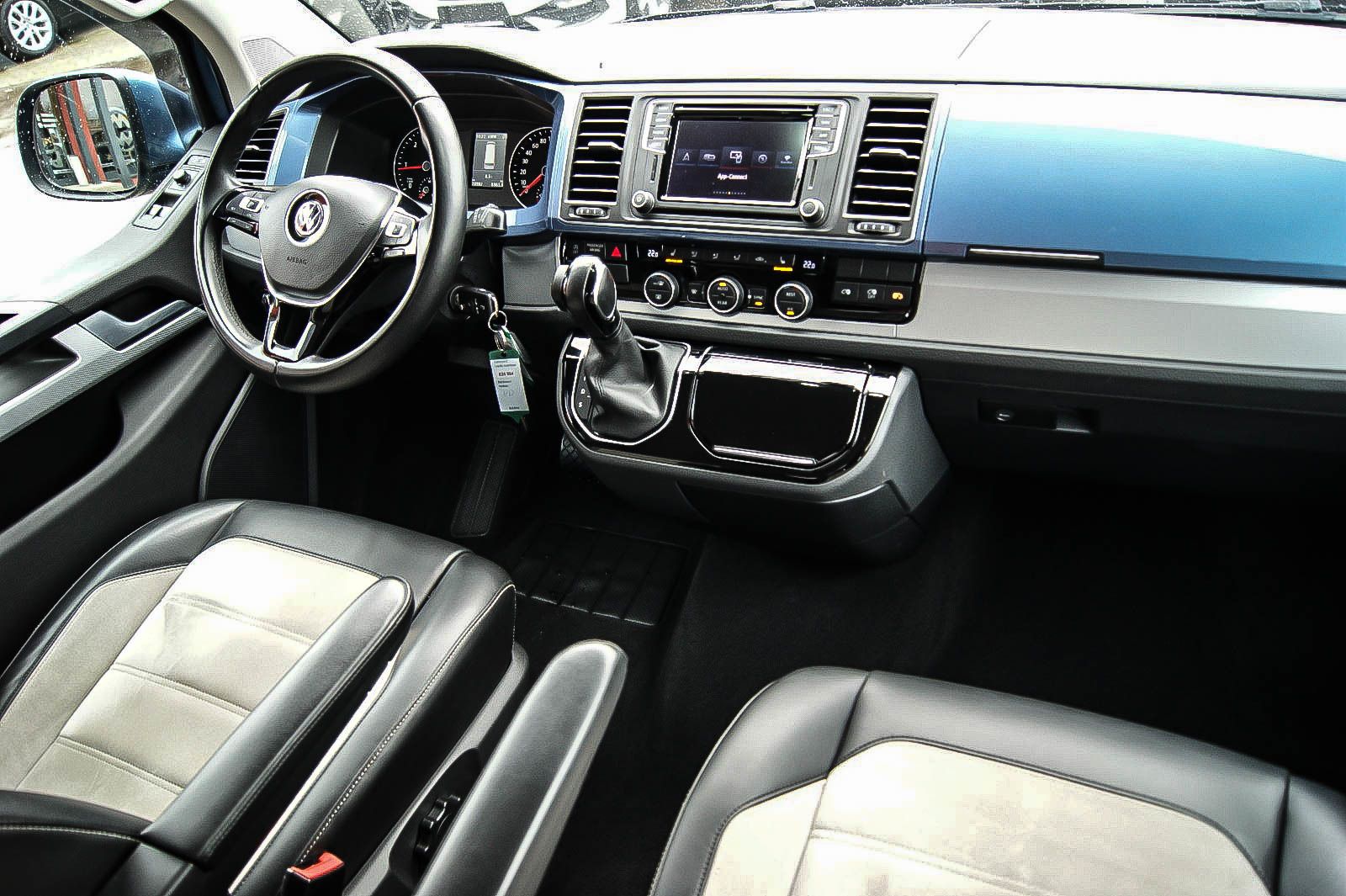 Fahrzeugabbildung Volkswagen T6 Multivan 2.0 TDI DSG Highline LEDER NAVI ACC